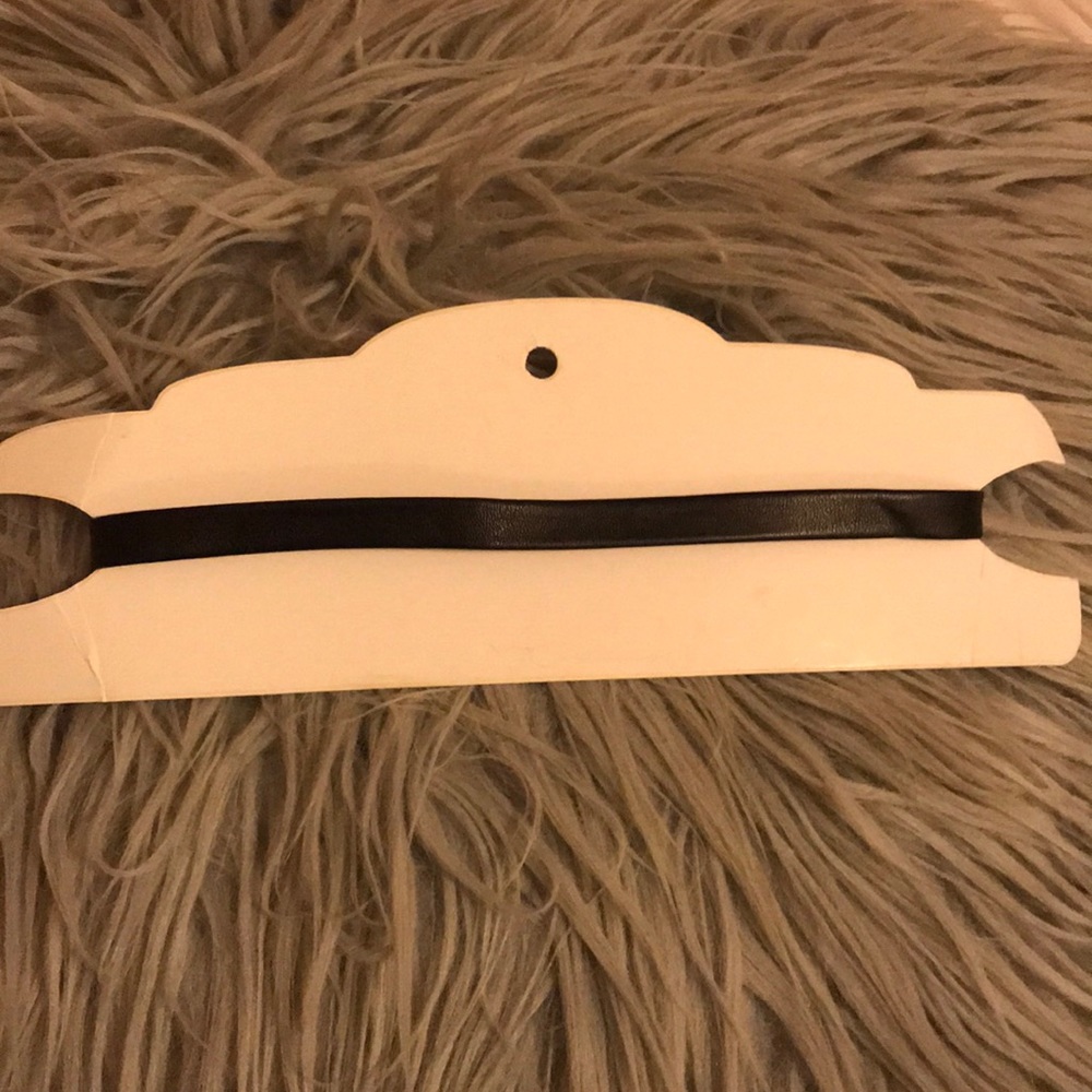 FAUX LEATHER CHOKER